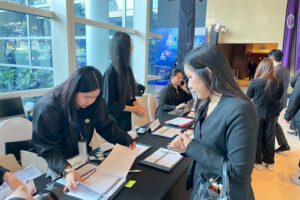 LINE_ALBUM_81268_251209_1